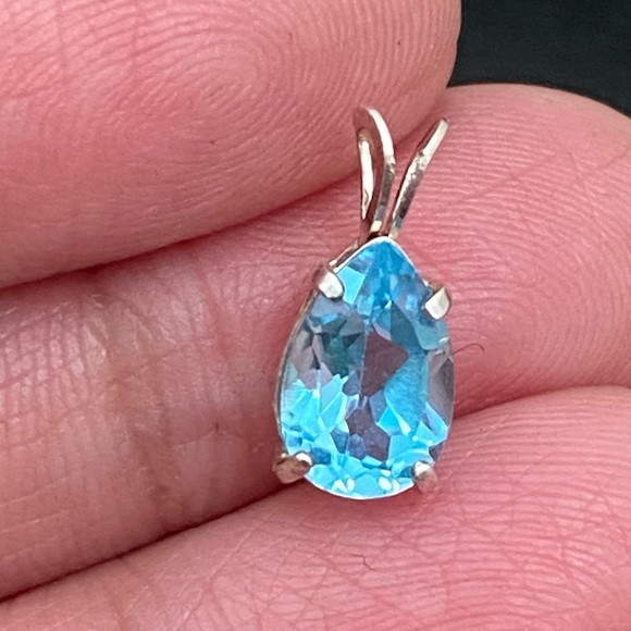 Vintage Sterling Silver Blue Topaz CZ Cubic Zirconia Teardrop Pendant 0.7g - Picture 2 of 15
